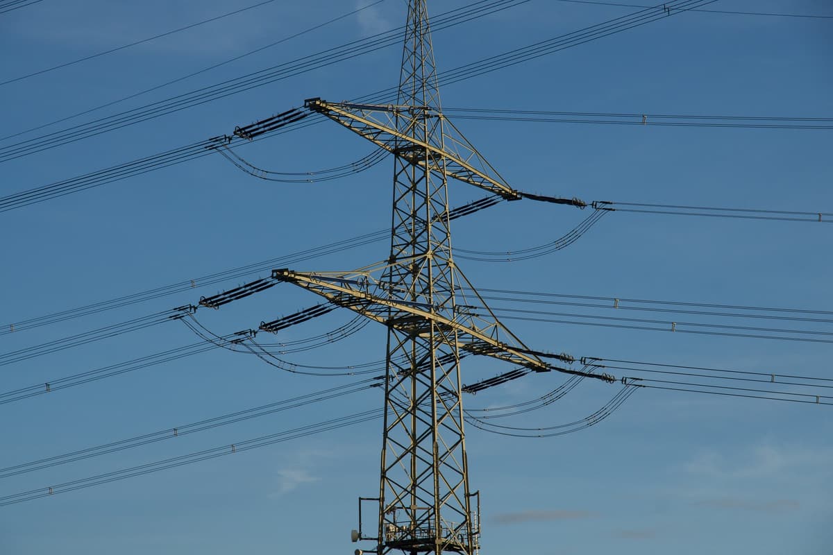 Grid Modernization as an Investable Theme: HVDC, Substation Automation, and the Buildout Few Are Watching