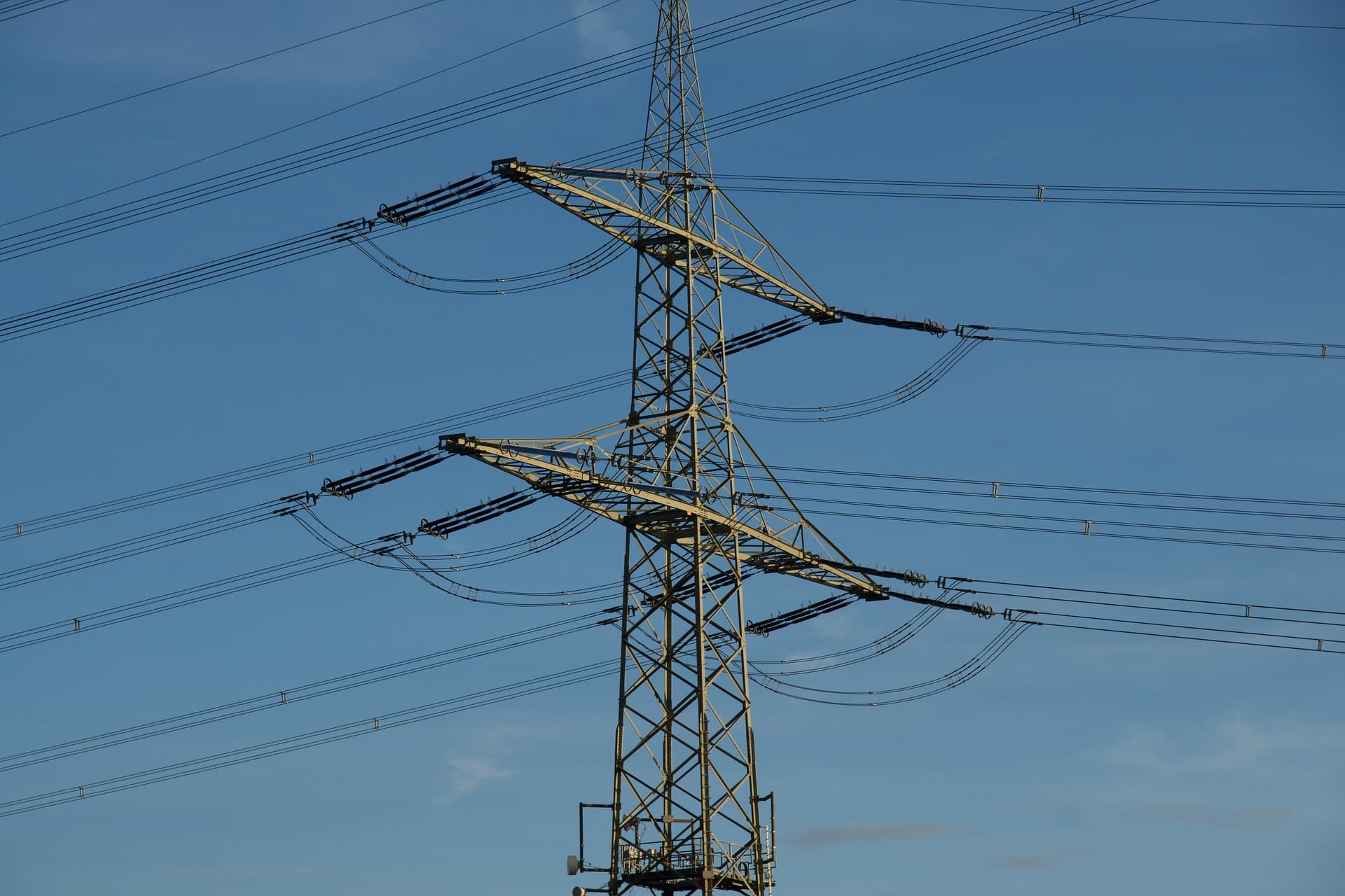 Grid Modernization as an Investable Theme: HVDC, Substation Automation, and the Buildout Few Are Watching